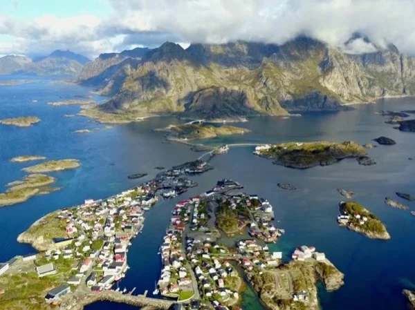 The Amazing Lofoten - VIP Private Tour from Svolvaer - large group (5-8 pax)