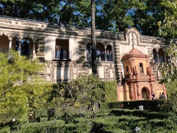 Alcazar Royal Palace and Jewish Quarter of Seville - Walking Tour