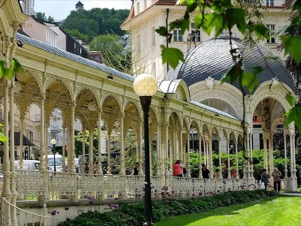 Day Tour to Karlovy Vary and Loket Castle Including Admission Ticket