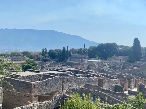 Private five-hour guided tour of Pompeii with an archaeologist