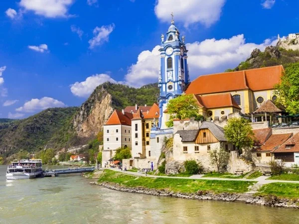 Private Customized Transfer Tour from Salzburg to Vienna or Vice Versa