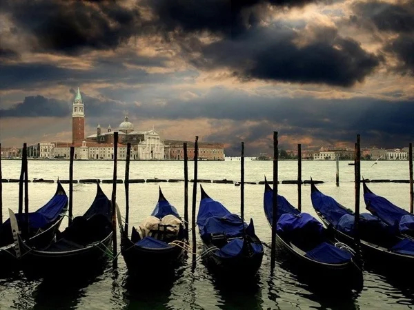 Evening stroll and gondola ride