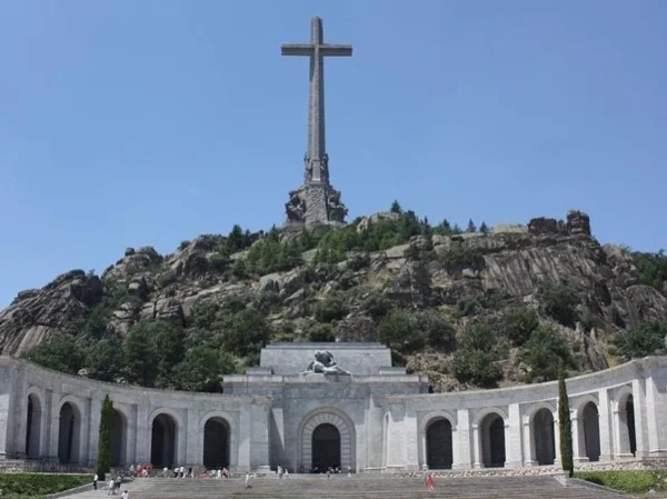 Madrid One Day Excursion: Segovia, El Escorial Monastery and The Valley of the fallen Private tour