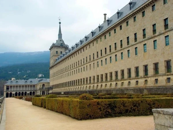 Toledo and El Escorial full day tour experience from Madrid