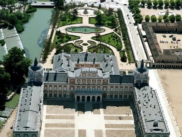 Aranjuez from two perspectives : Royal Palace and Royal Winery. Half Day