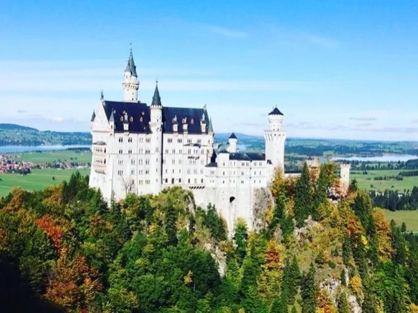 Castle Neuschwanstein, Oberammergau and Monastery Ettal - Day Trip from Munich