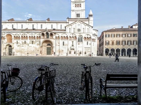 Modena walking tour with tastings