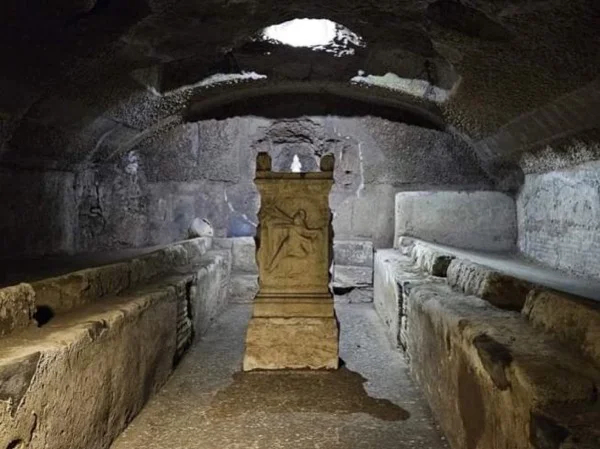 UNDERGROUND Rome: Catacombs and St. Clemente layered Basilica Private Tour