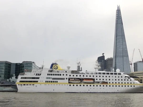 Mooring at HMS Belfast? - London Highlights Full-Day Tour