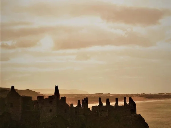The Giant's Causeway and the Titanic north - a private driving experience