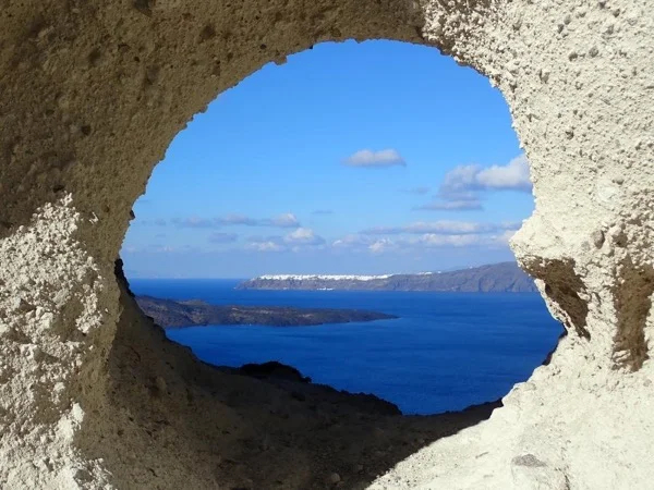 Crescent-Shaped Full Day Santorini Tour