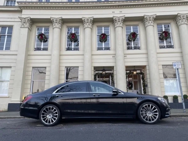 Luxury Giants Causeway & North Antrim Coast Tour in chauffeur driven car
