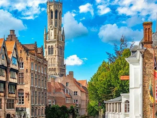 Discovering Brugge by walking or cycling.
