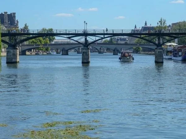 Discover Paris in an orientation tour