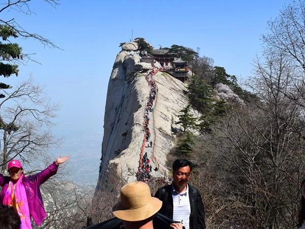 Visit Mt. Huashan & Terra Cotta Army Museum in a day
