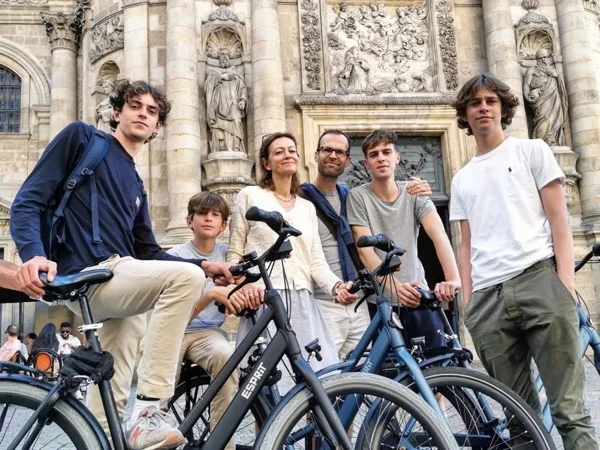 "Embark on a Luxurious Private Full-Day E-bike Tour and Unveil Bordeaux's Hidden Treasures"