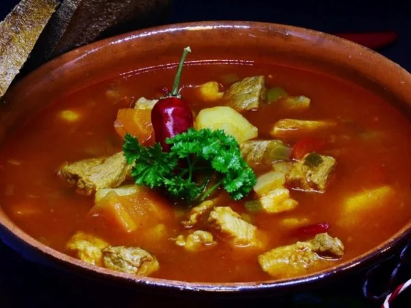 Full day Budapest tour by minivan with Hungarian lunch