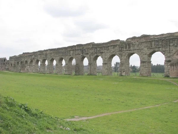 Water wonders of Roman Aqueducts