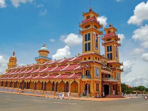 Private Cu Chi Tunnel and Cao Dai Temple 1 Day