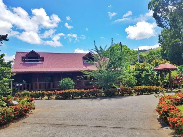 Côte sous sous le Vent - Guadeloupe Culture, History and Fine Gourmet discovery
