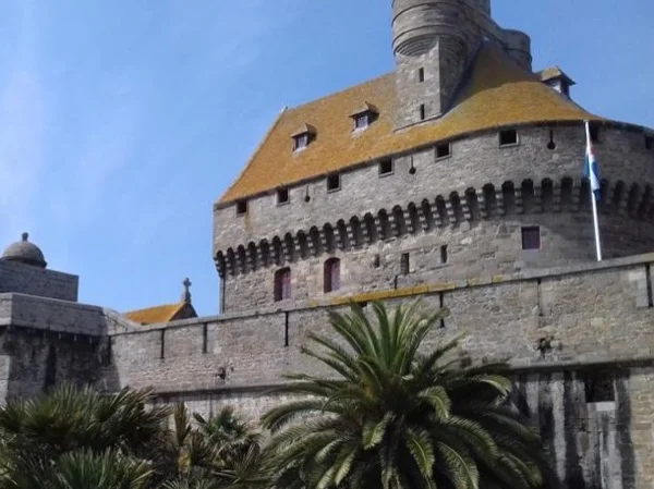 Discovering the privateer city Saint-Malo with a private guide+ "all the light we cannot see"