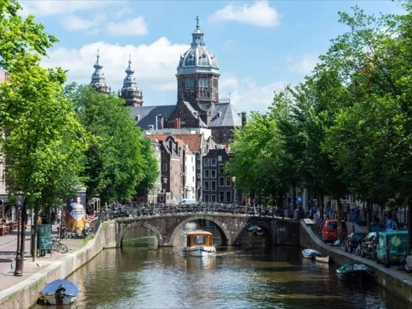 Introduction to Amsterdam: Quick but in-depth walking tour