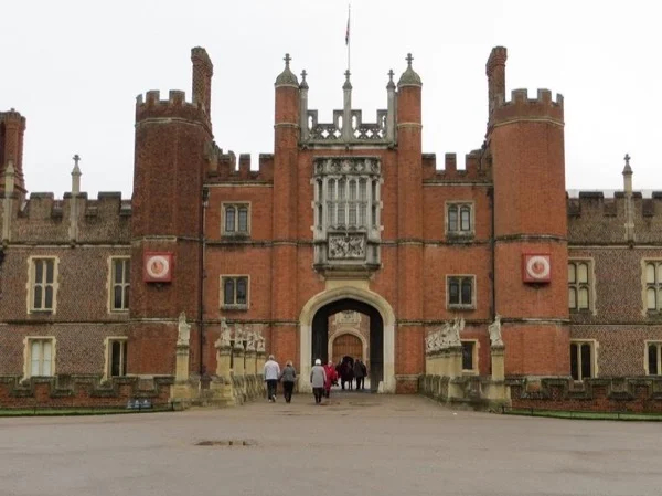 The lovely Hampton Court palace (by train)