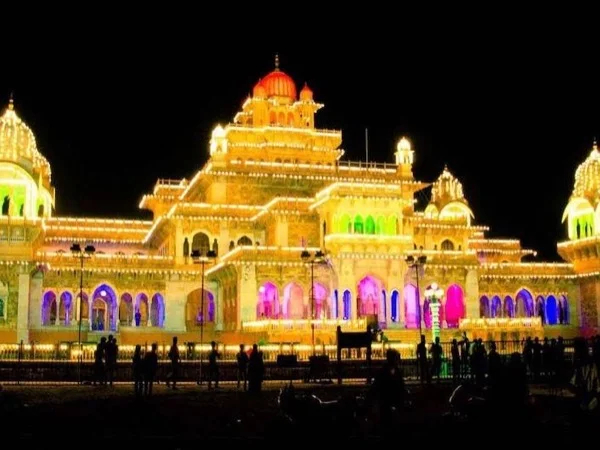 Discover Jaipur City By Night, do it with locals - Private Transportation included
