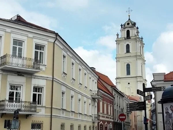 Vilnius Private Walking Tour: Uzupis and the Old town