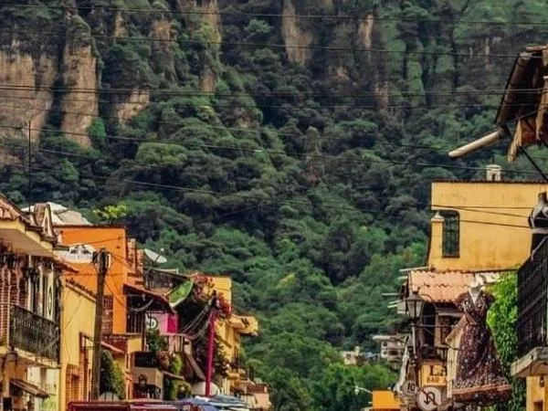 Hiking the Tepozteco mountains at Tepoztlan Magic Town