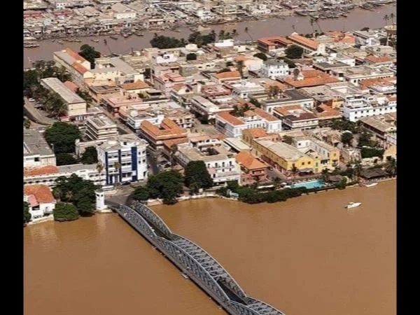 Experience the highlights of Saint Louis and walk across Faidherbe Bridge
