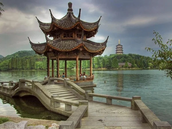Hangzhou Full Day Tour of West Lake, Lingyin Temple, Tea Village & Hefang Street