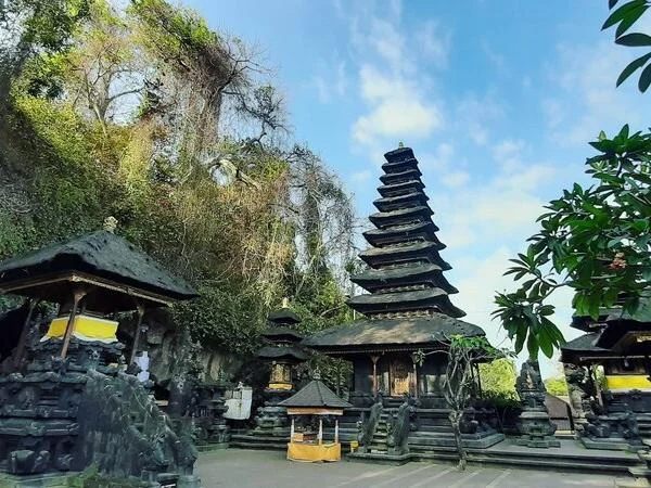 Discover amazing Eastern Bali Temples with your Local Guide