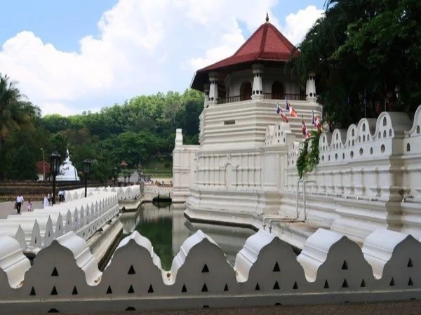 Multi Day Colombo Hill Side Tour with Tooth Temple