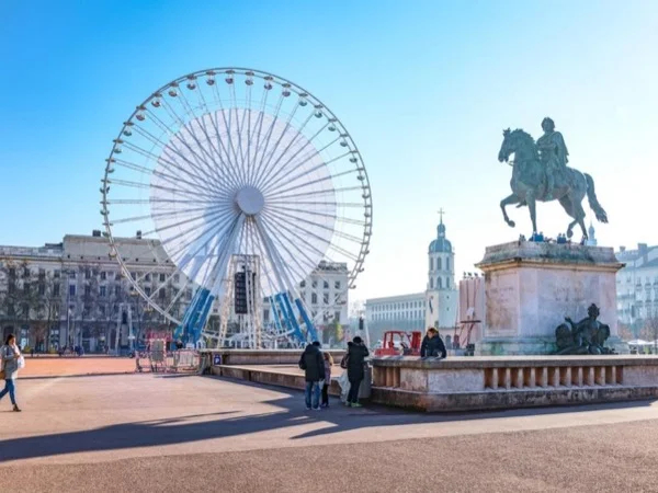 Enter the capital of the Gauls!