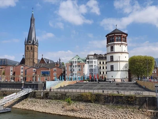 Dusseldorf Highlights in 2 hours - Bus and Walking Tour