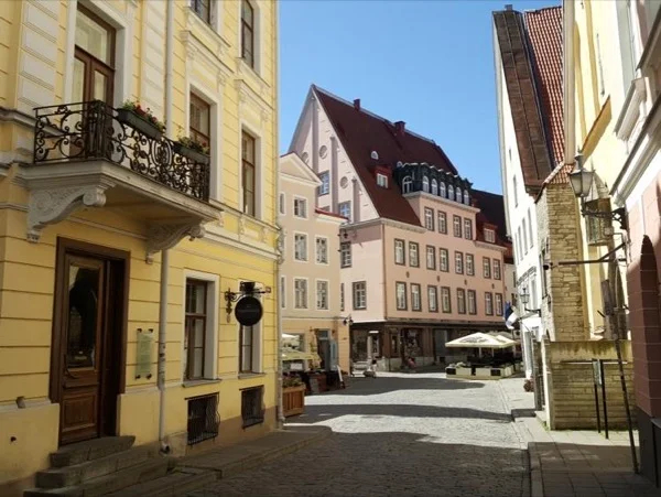 Private Family Tour of Tallinn's Old Town with a Friendly Local Guide