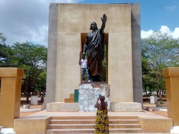 Royalty and slavery history private three-days tour