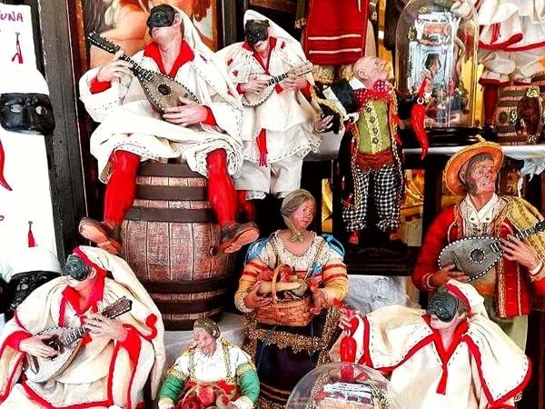 Art, Food & Neighborhoods of Naples Private Tour