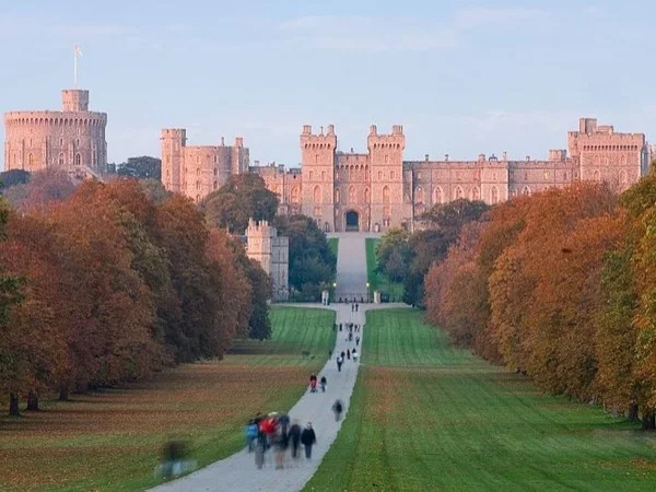 Transfer from Southampton to London via Windsor Castle & Stonehenge