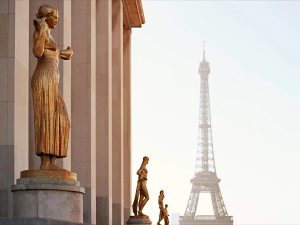 The Best of Paris: Must-Sees &amp; Hidden Treasures : 6h Walking Tour