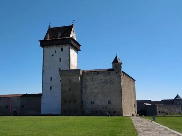 Go East - Private Day-Trip to Russian Border from Tallinn