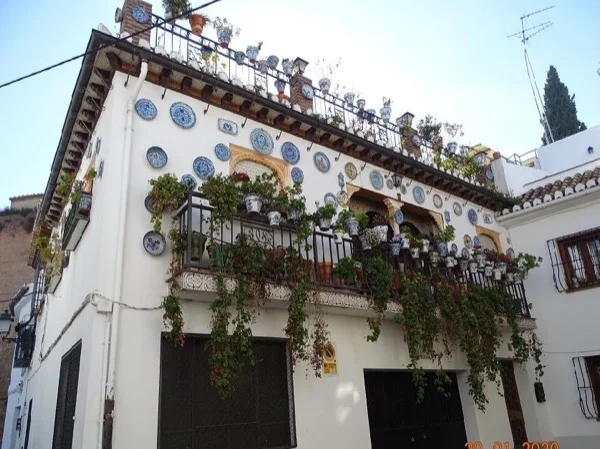 Traditional Granada, Albaycín and Sacromonte.