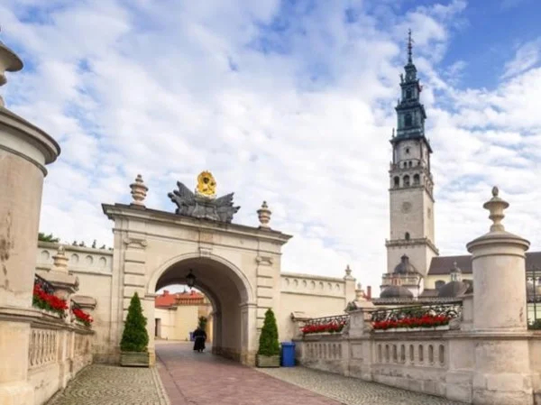 Private Tour Jasna Gora - The Black Madonna Sanctuary by luxury car