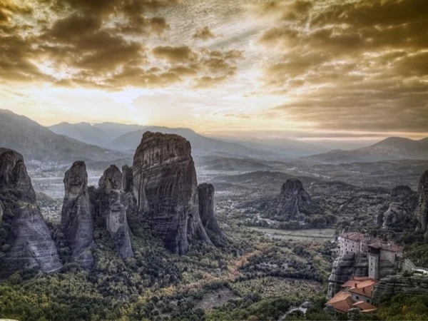 Delphi and Meteora Multi-day Tour from Athens by luxury minivan