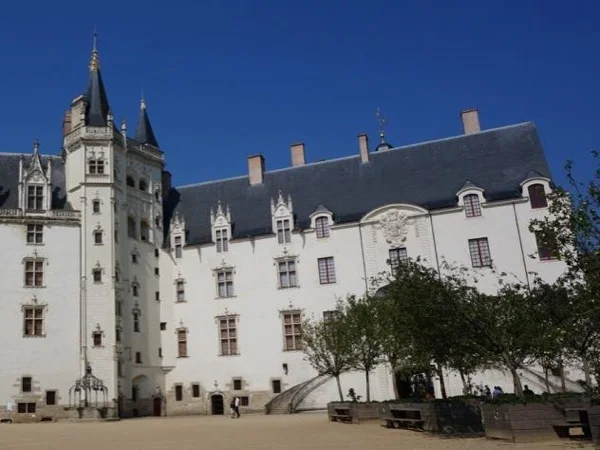 Half Day Private Walking Tour in Nantes