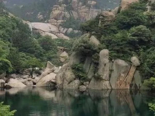 Mountain Expedition Qingdao tour: visit the famous Mt. Lao by the ocean