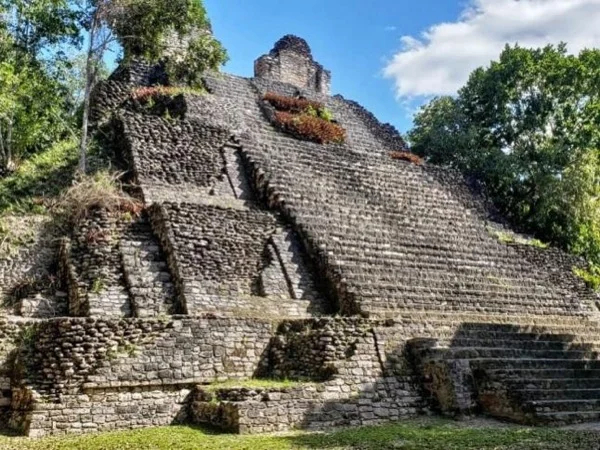 Half Day at the Dzibanché Mayan ruins.