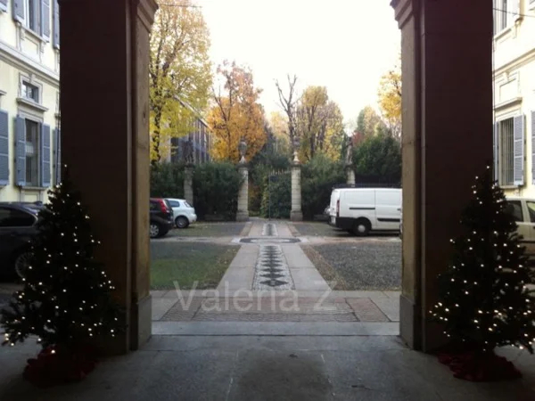 Milan Tour - Court Gardens and Art Nouveau Architecture