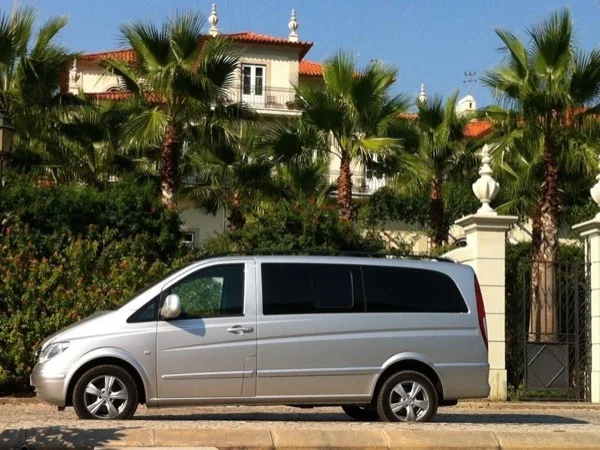 Porto to Lisbon Full Day Transfer Tour